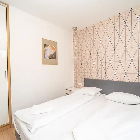 Lägenhet Comfortable 3city In By Renters