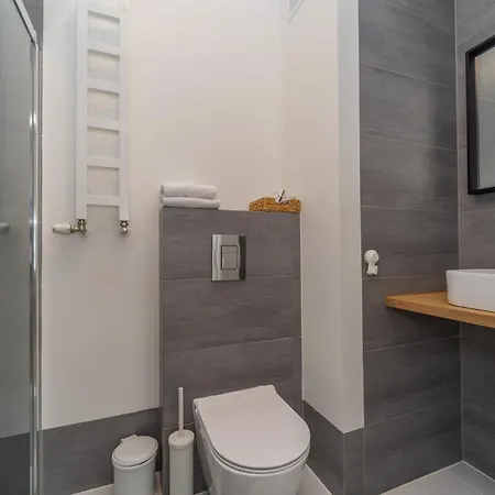 Comfortable 3city In By Renters Apartment *